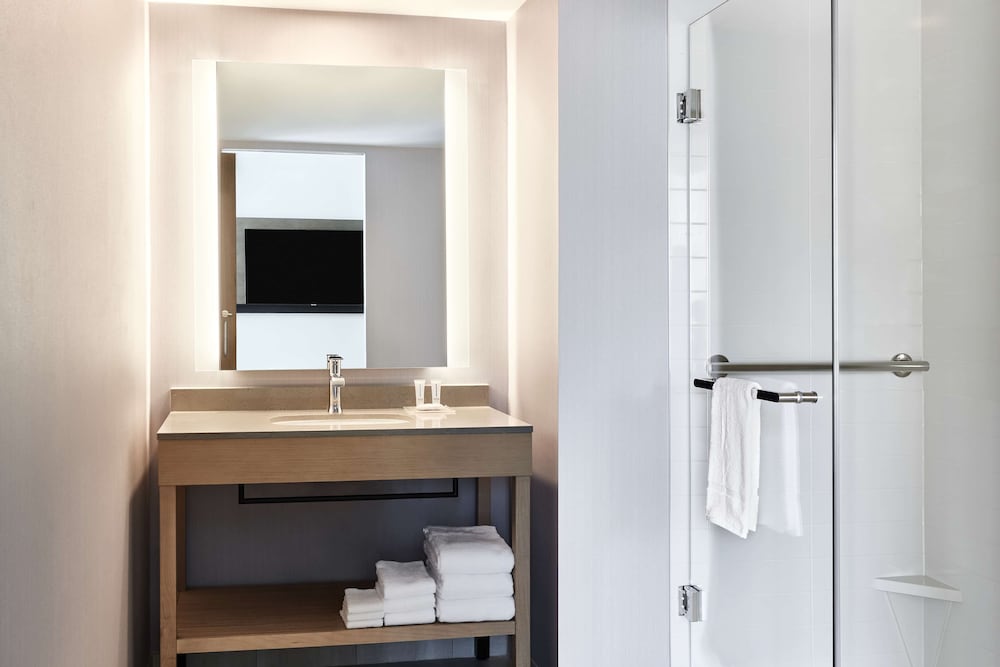 Hyatt Place Phoenix Downtown 48/54