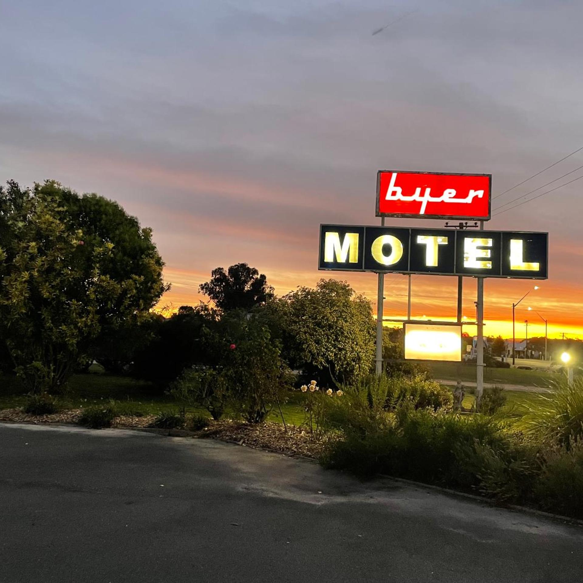 BYER FOUNTAIN MOTOR INN 4/50