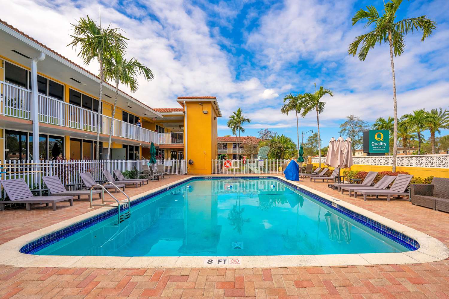 Quality Inn and Suites Airport Cruise Port Hollywood 8/55