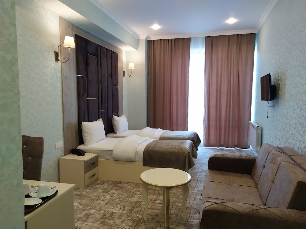 The Clocktower Hotel 22/62