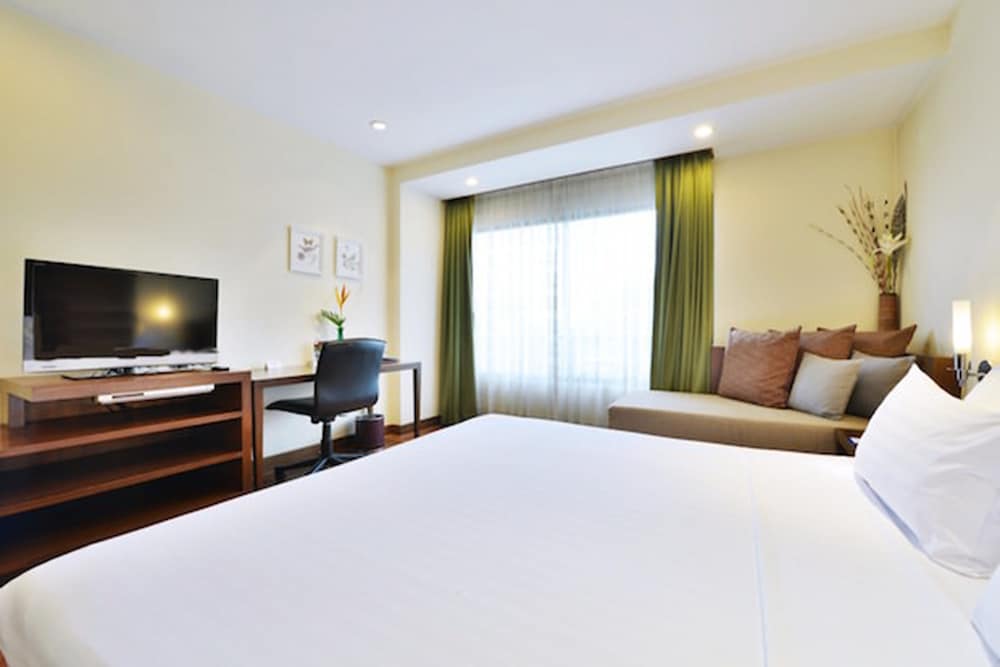 St James Hotel 16/50