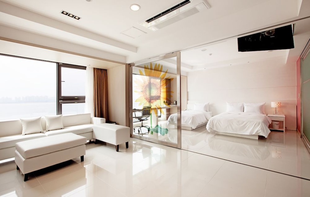 Premiers Hotel 38/63
