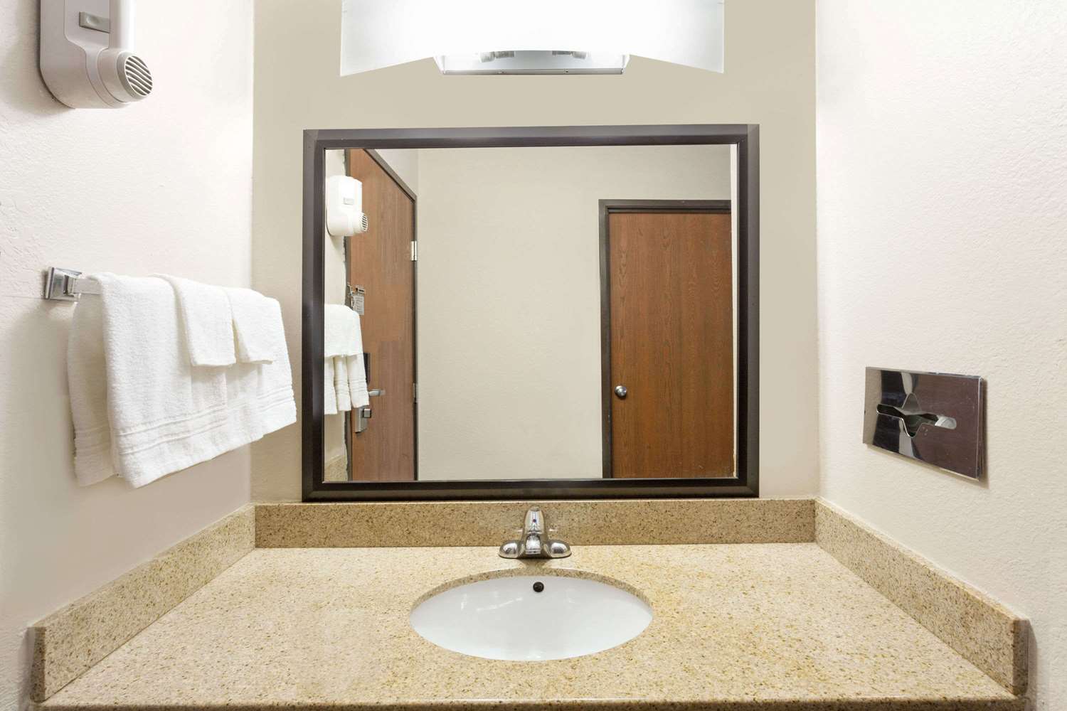 Baymont By Wyndham Beloit 31/34