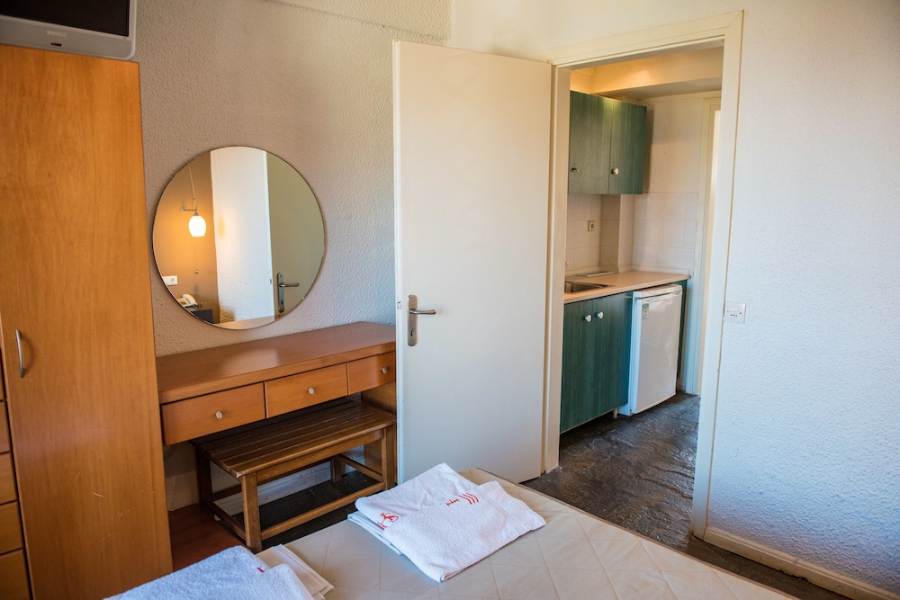 Stamos Hotel 46/48