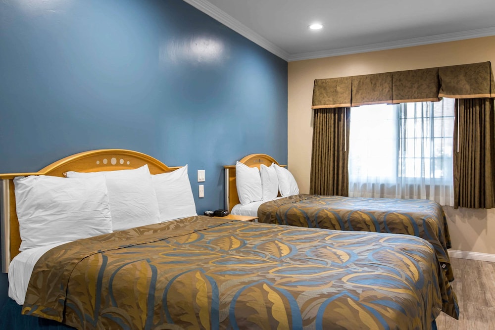Rodeway Inn Escondido Downtown 14/34