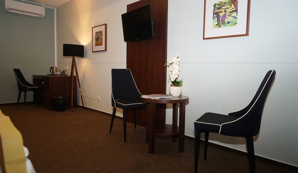 Hotel Class 20/23
