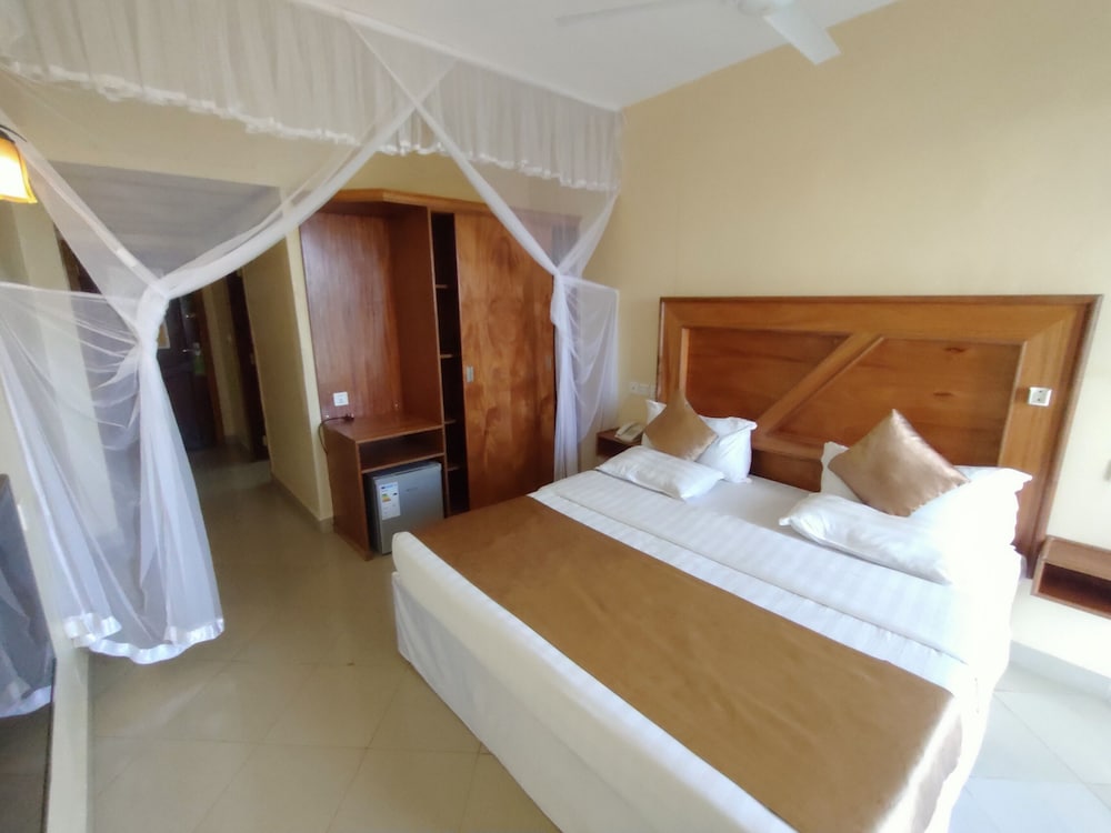 Pulickal Airport Hotel 14/50