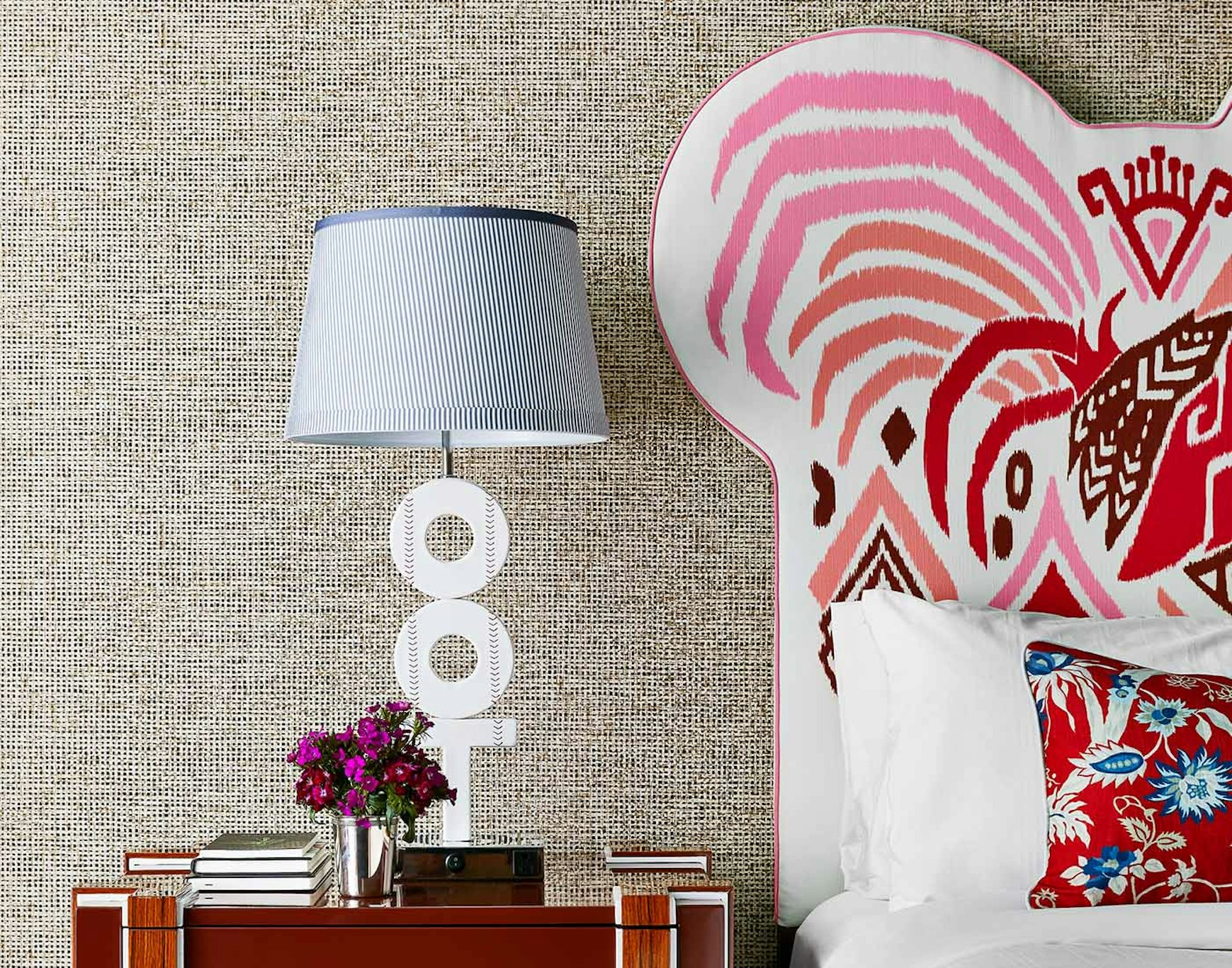 GRADUATE, JUNIOR SUITE, KING BED