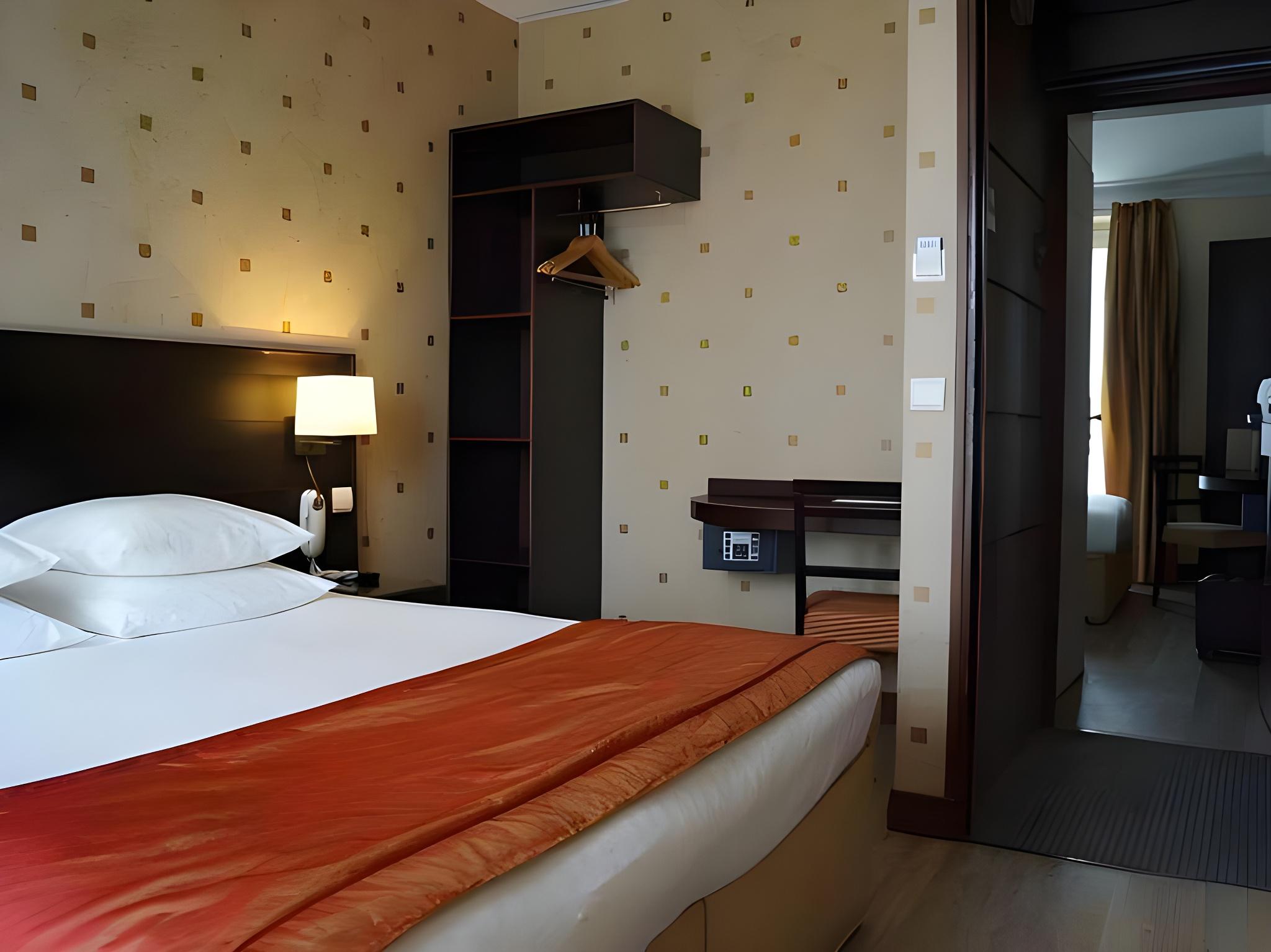 Family, Queen and Twin Beds