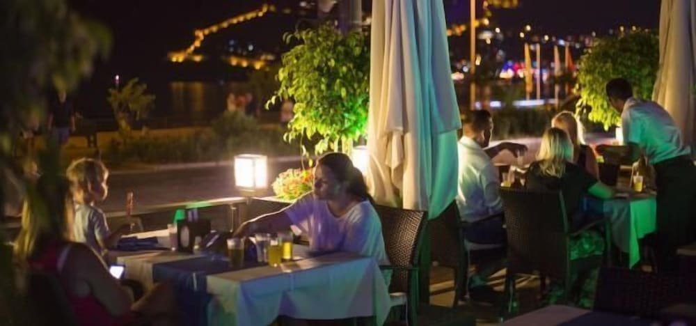Parador Beach Hotel 30/47
