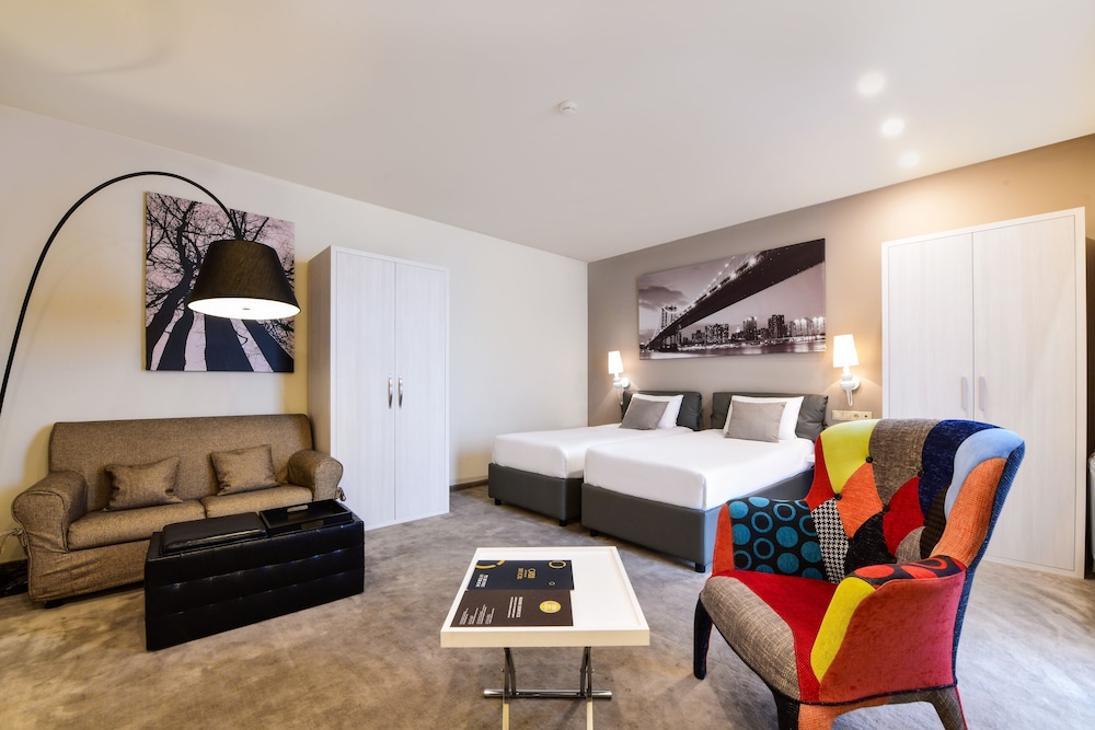Opera Suite Hotel 21/50