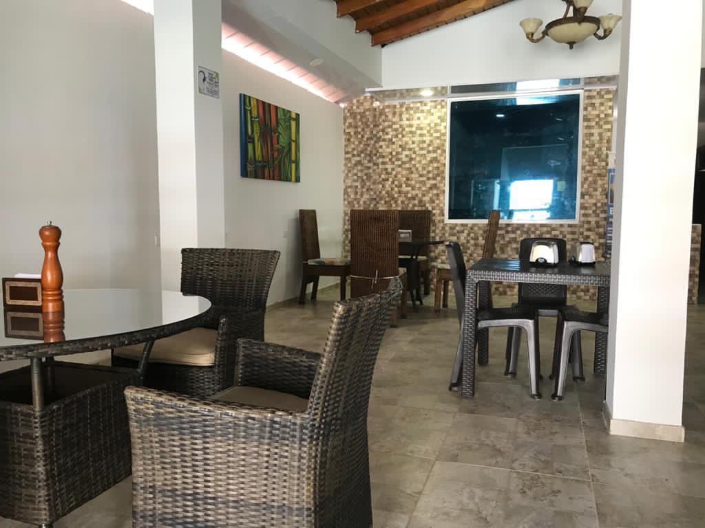 Island House Hotels 20/24