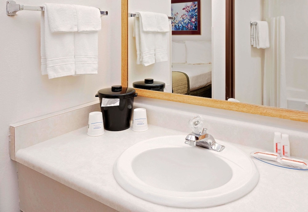 Baymont by Wyndham St. Joseph/Stevensville 35/39
