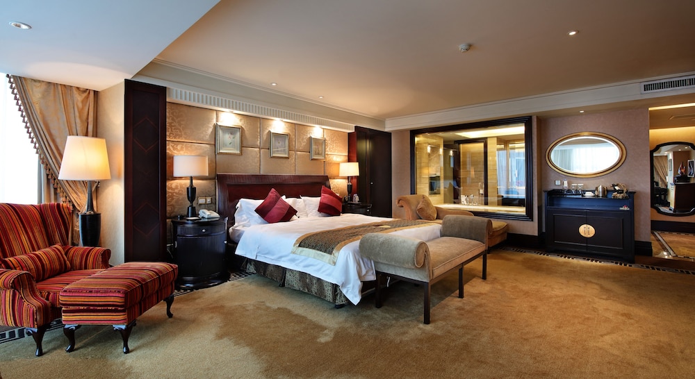 ROYAL MEDITERRANEAN HOTEL 13/47