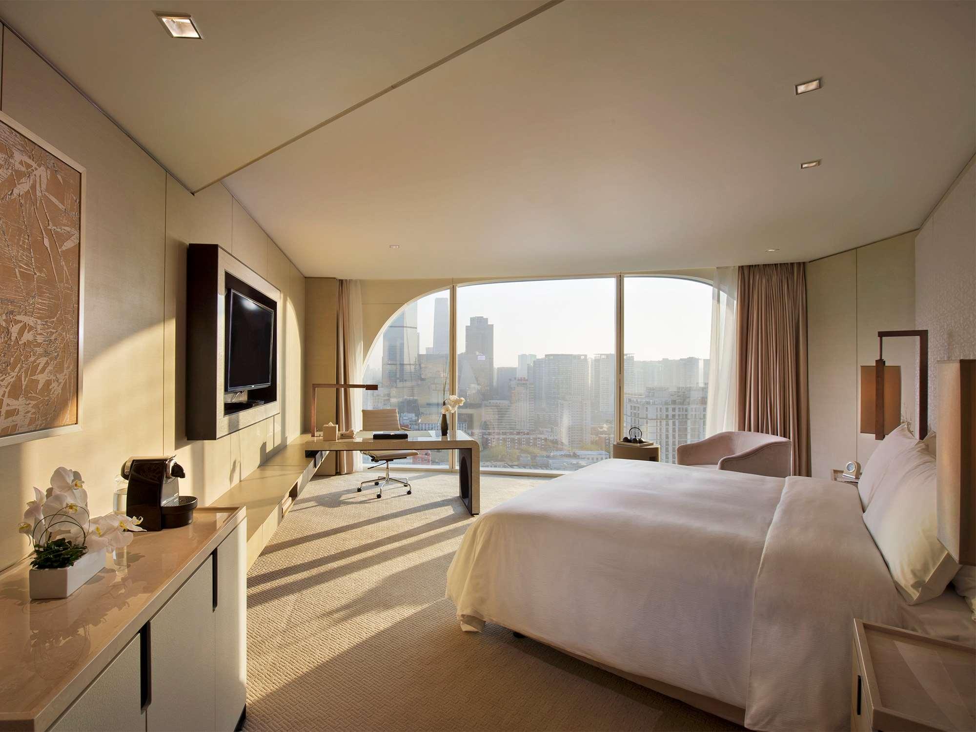 GRAND, PREMIUM, KING BED, EXECUTIVE LOUNGE ACCESS