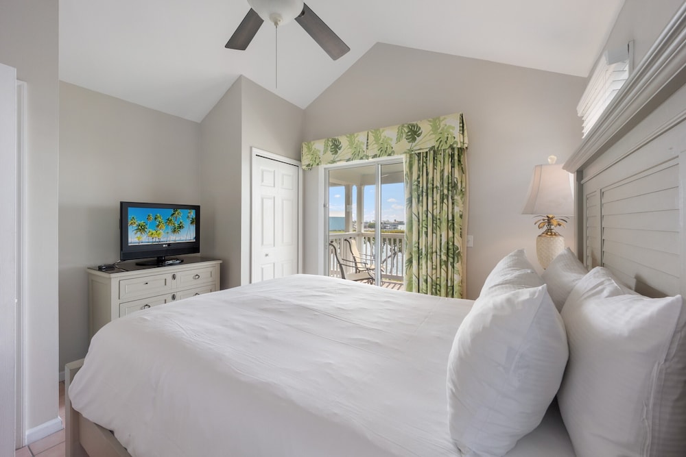 Town House, Twin Beds, Queen Bed, Sofa