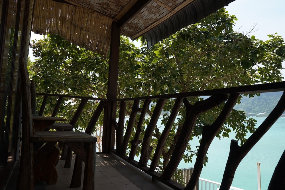 Phi Phi Cozy Seafront Resort 3/67