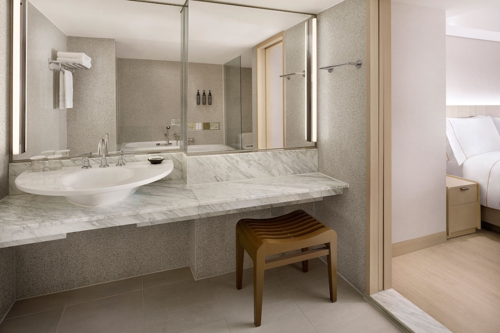 1 Bedroom, Ondol, Deluxe, Family, Suite, 1 King and 1 Single Beds, 1 Queen and 1 Single Bed, Park View