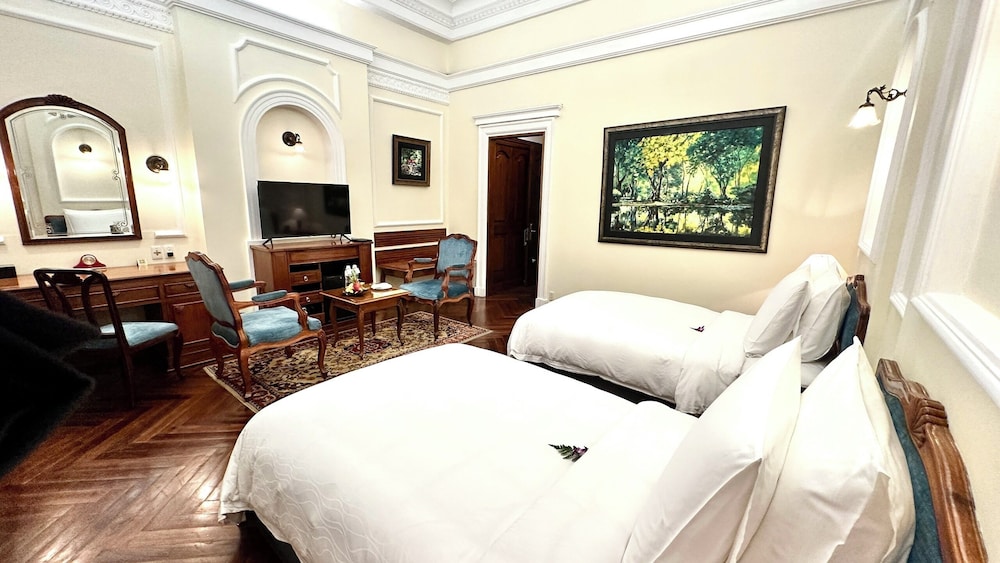 CENTURY, DELUXE, TWIN BEDS