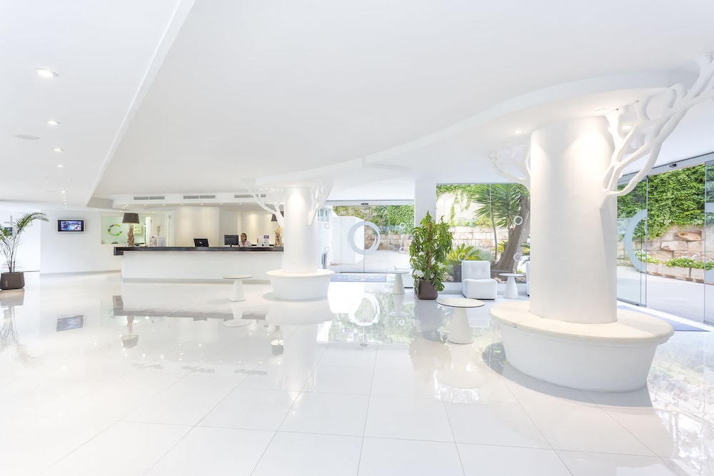 Fergus Style Cala Blanca Suites 14/37