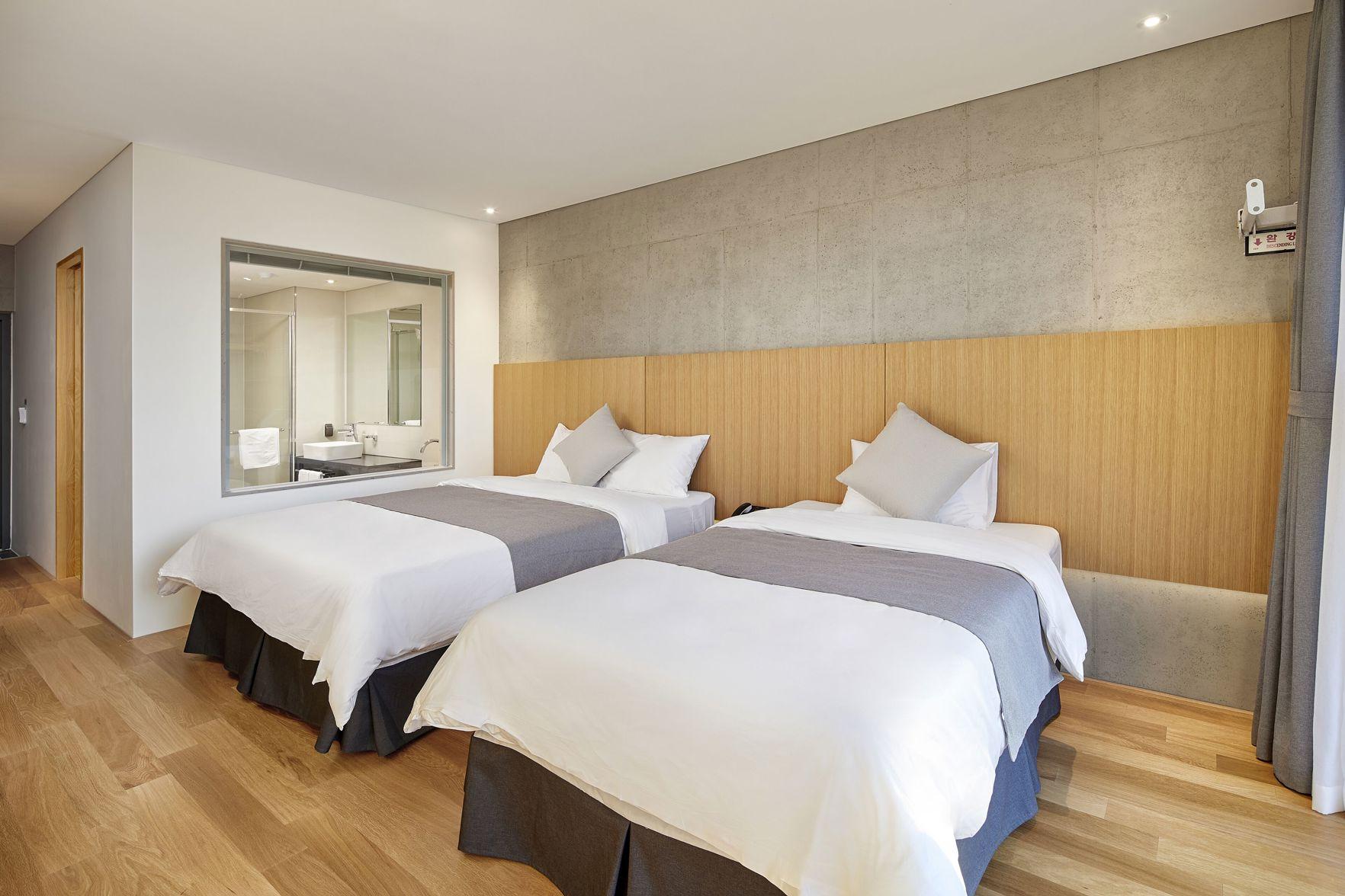 Deluxe, Twin Beds, Lake Side, Lake View
