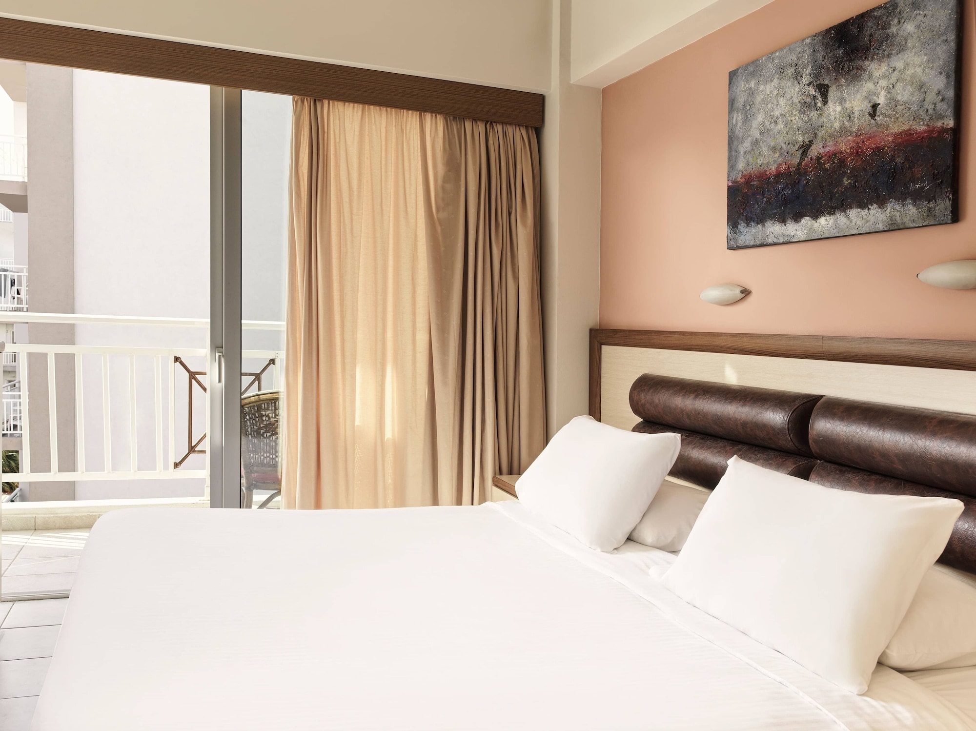 ROOM, DOUBLE OR TWIN BED, POOL FLOOR