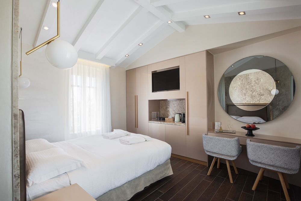 Consolato Boutique Suites 59/94