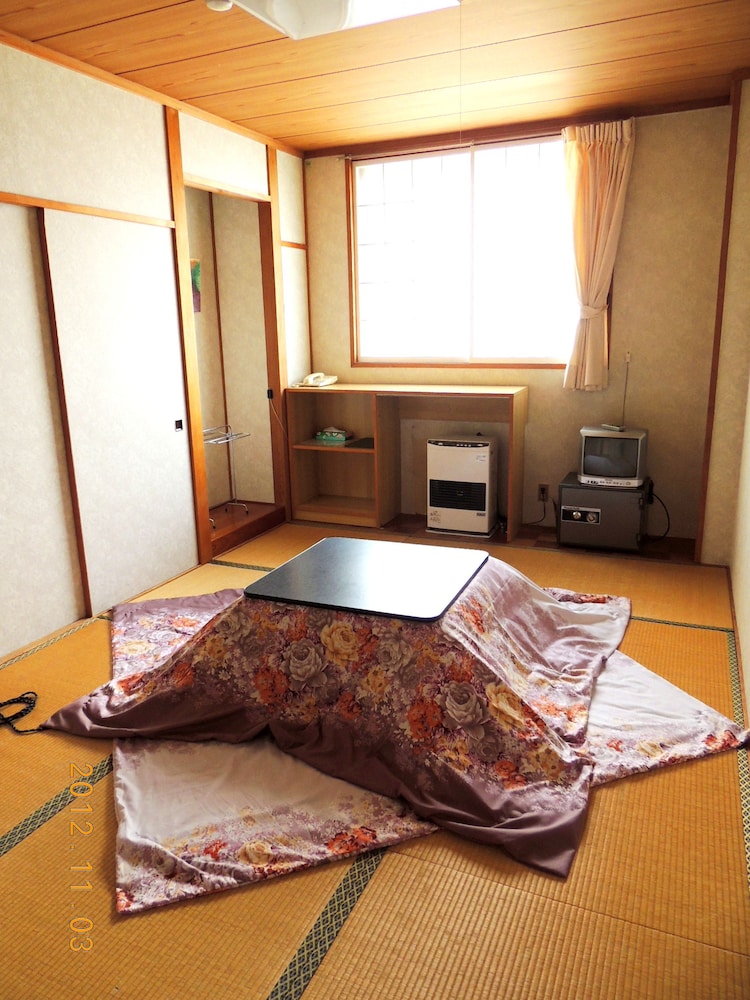 Lodge Oka 12/50