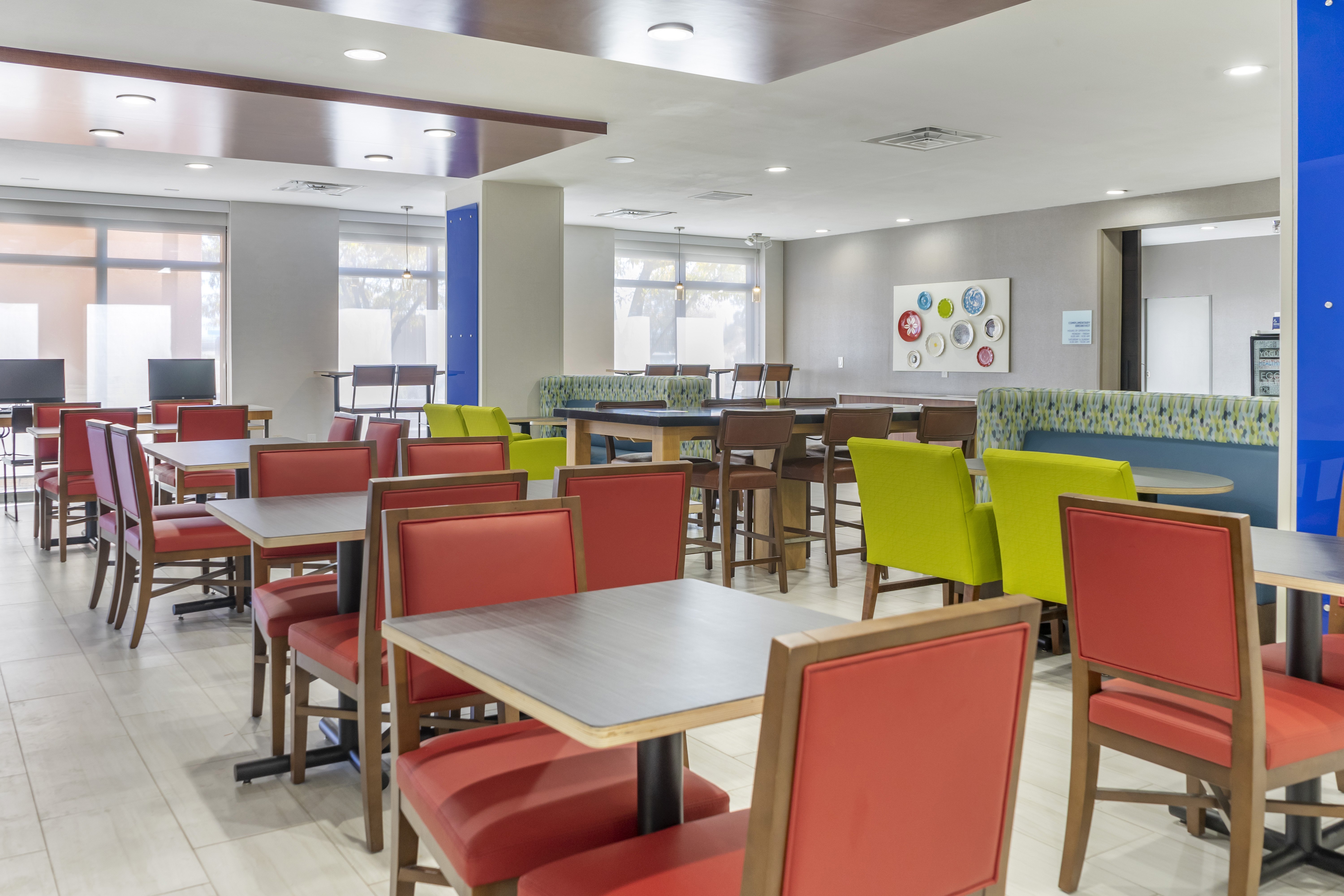 Holiday Inn Express Hotel And Suites Albuquerque Midtown 20/26