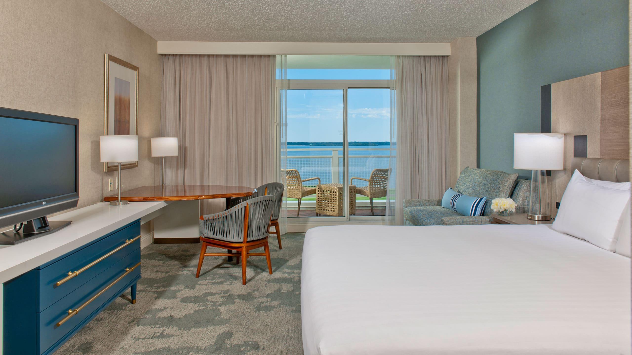 Room, King Bed, Pool Access