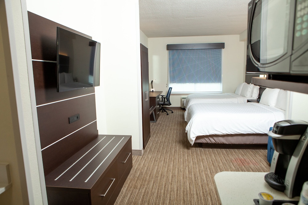 Holiday Inn Express Hotel And Suites Gadsden W Near Attalla 24/76