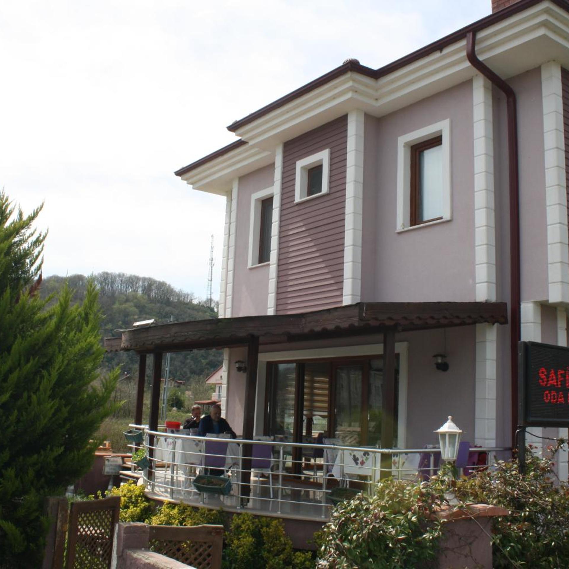 Sapphire Hotel 4/50