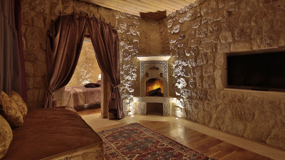 Golden Cave Suites 21/55