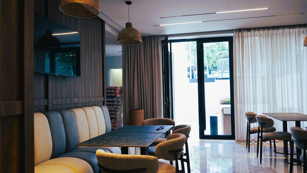 Arbnor Hotel 39/50