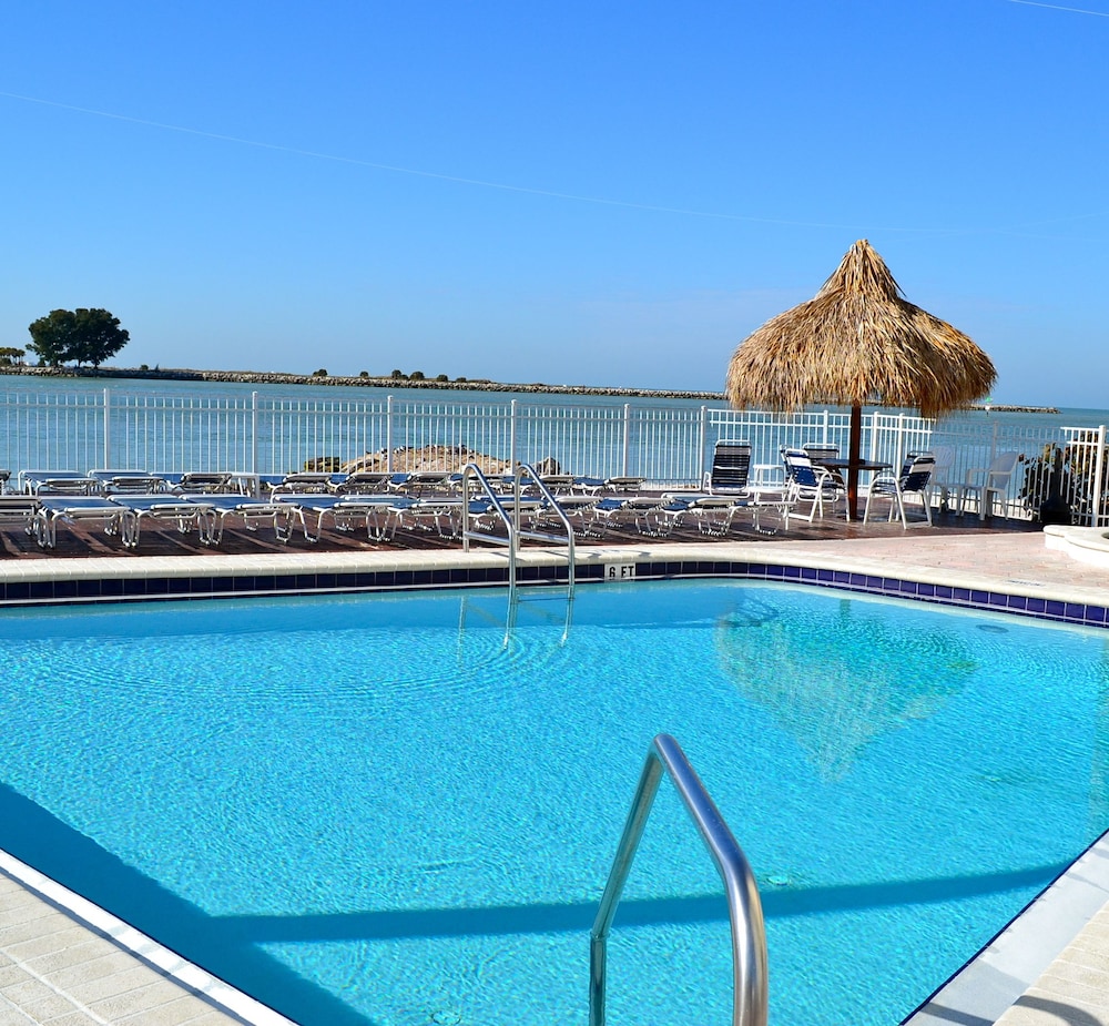Gulfview Hotel On the Beach 33/49