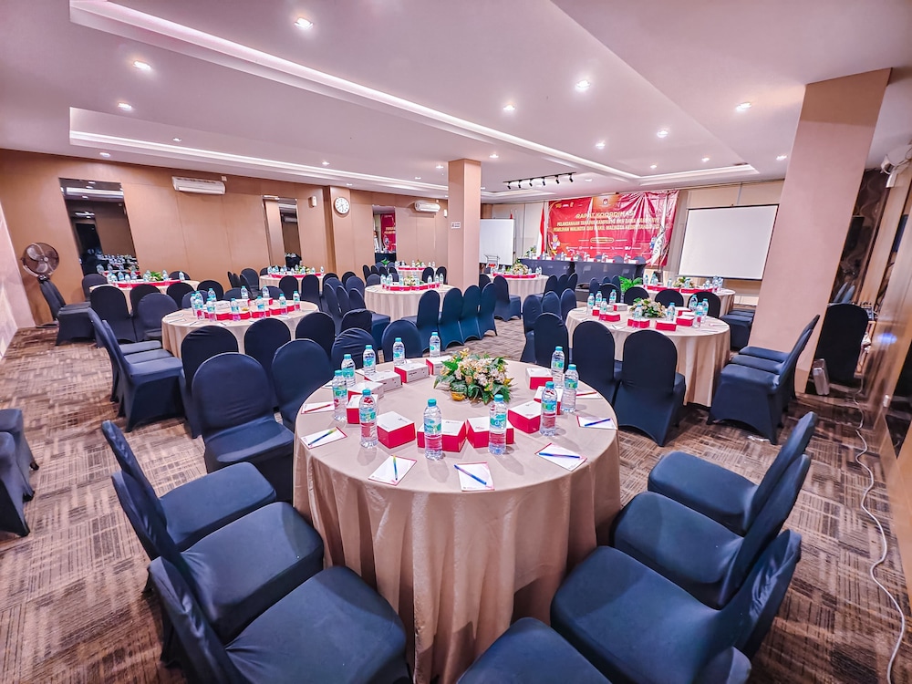 Viva Hotel Kediri by Azana 41/55