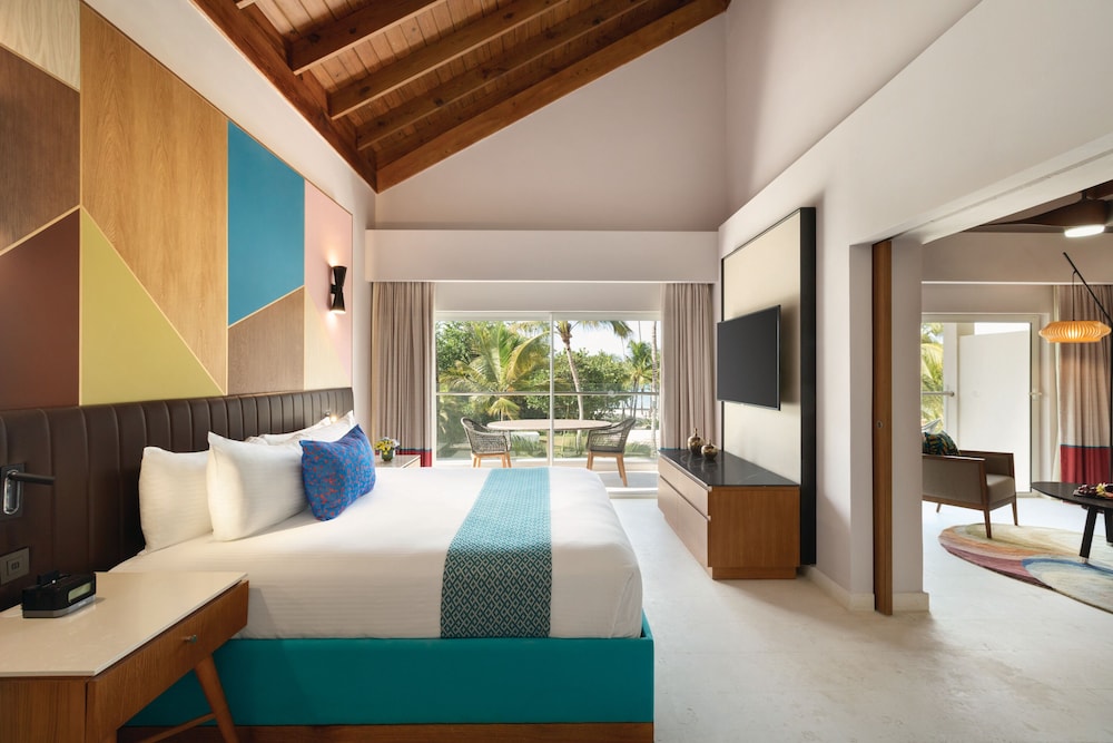 Preferred, Suite, King Bed, Garden View