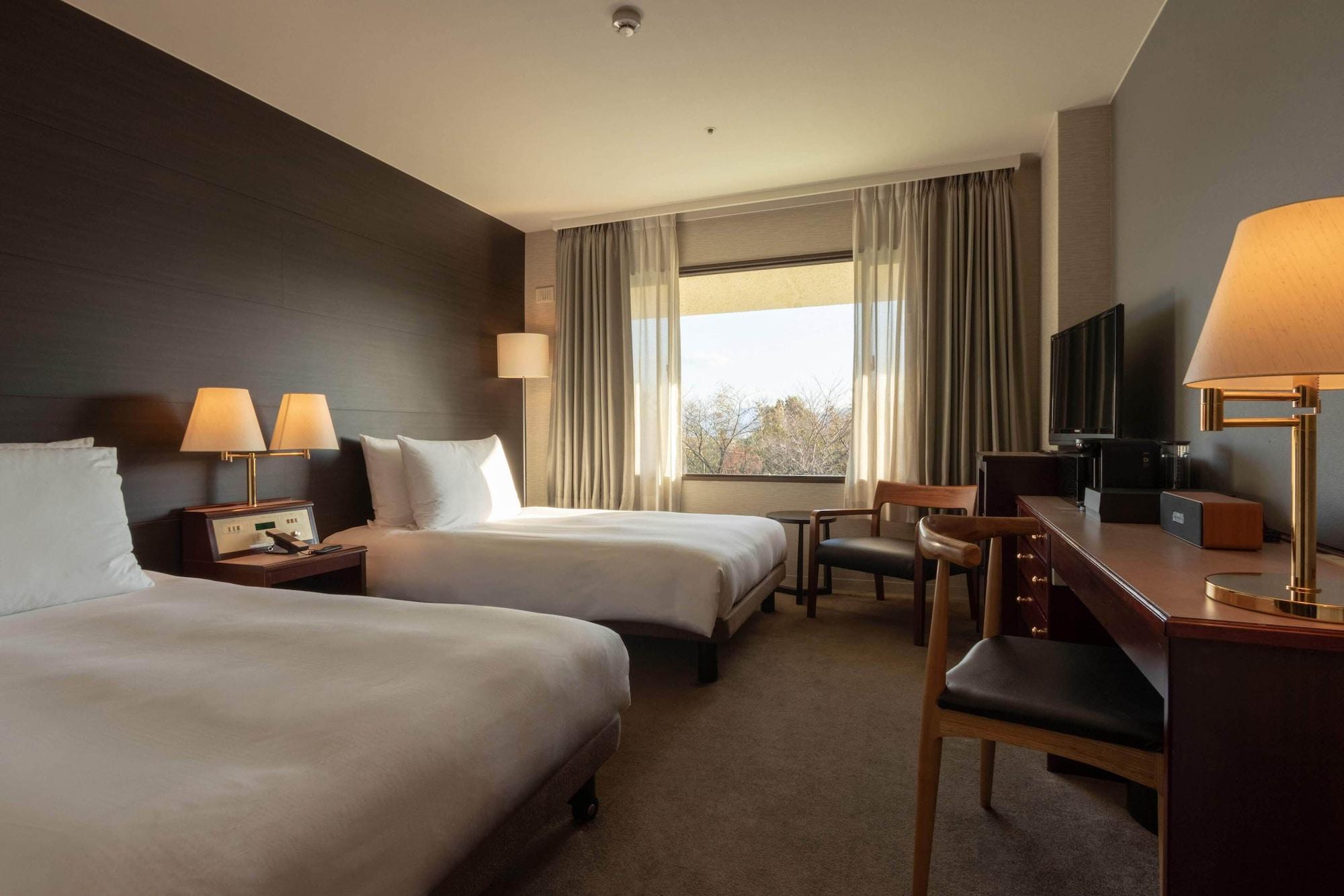 Room, Twin Beds, Mountain View