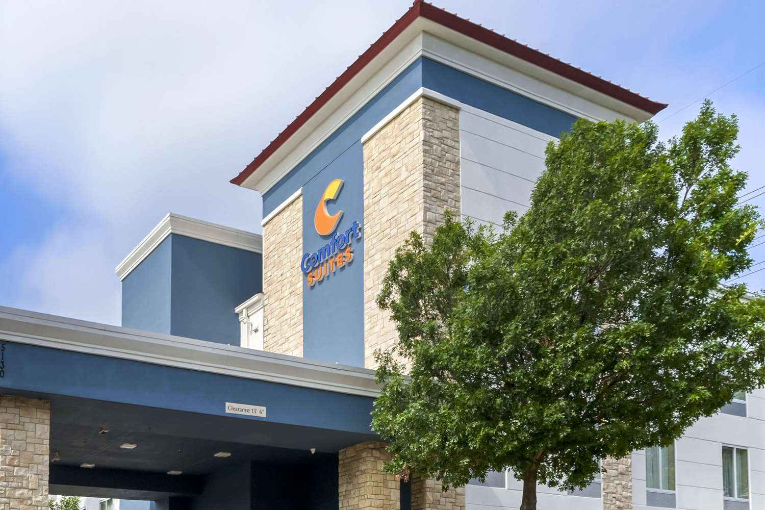 Comfort Suites Medical Center Near Six Flags 4/44