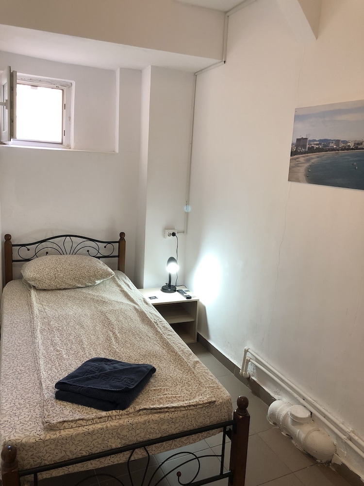 X Hostel Bucharest 18/44