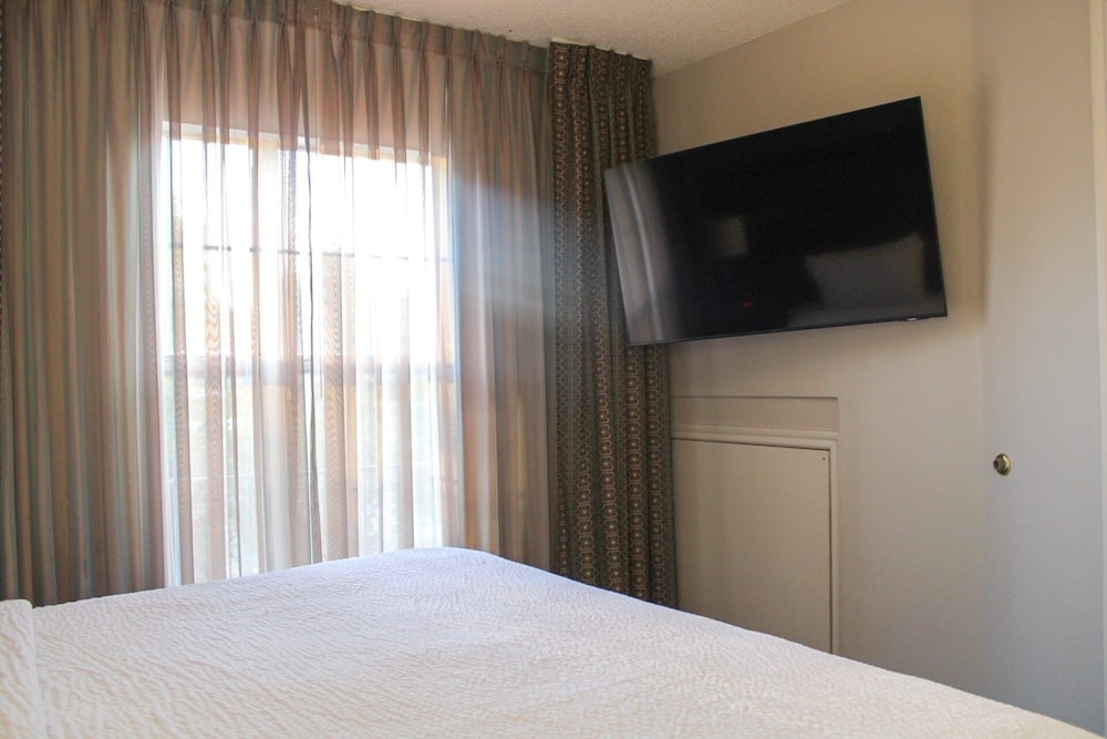 Studio, Suite, Queen Bed, Kitchen, Accessible