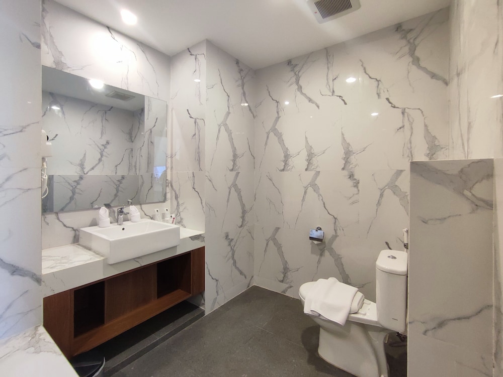 Unhas Hotel and Convention 46/50