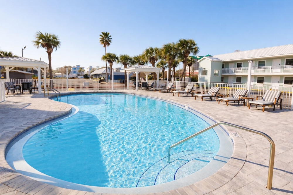 Destin Inn And Suites 39/57