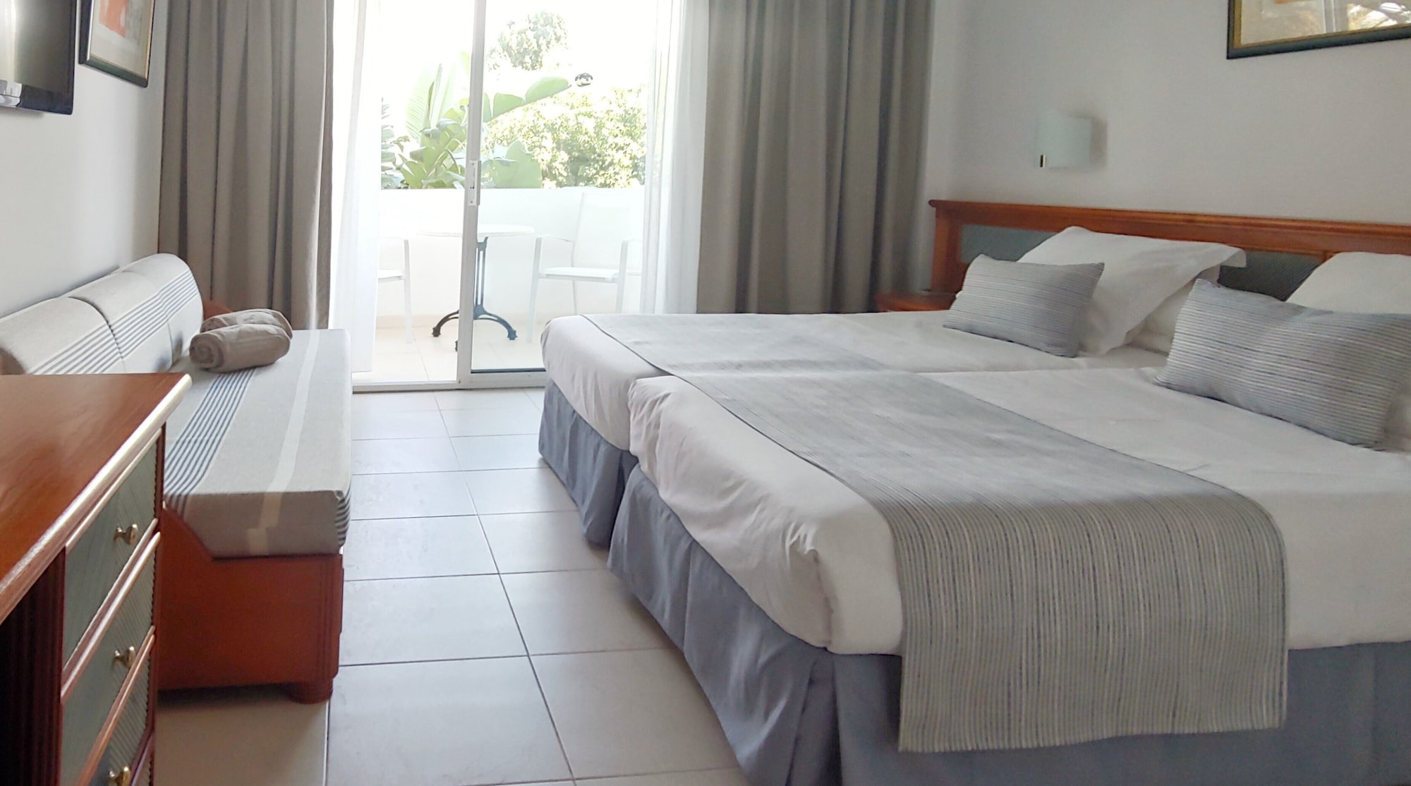 STANDARD, DOUBLE OR TWIN BED, BALCONY