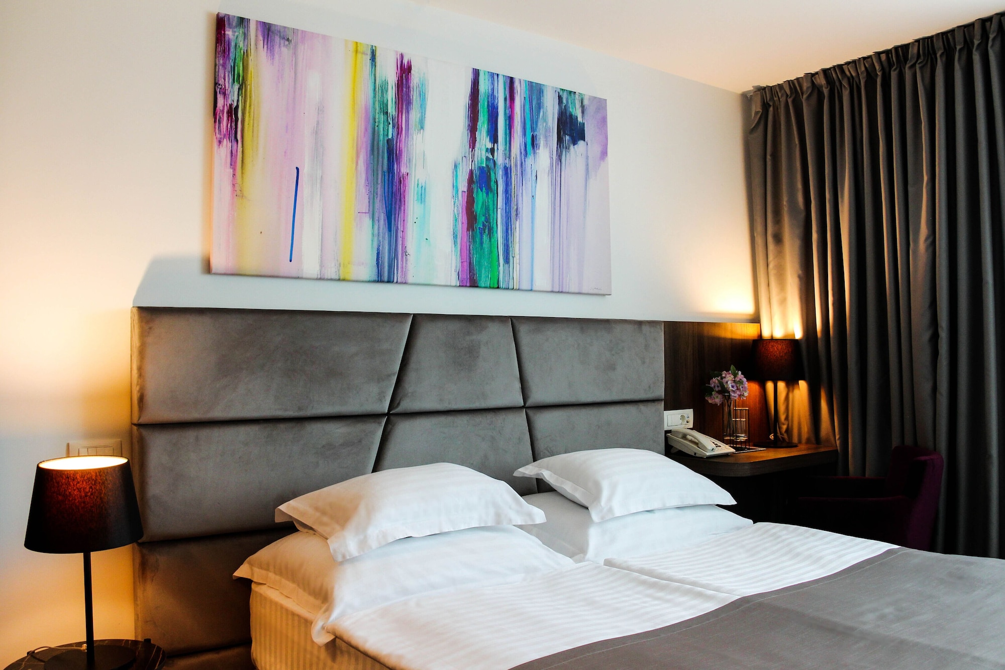 Standard, Queen Bed, Park View, Paris Hotel 7/10
