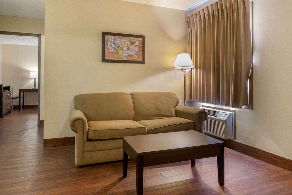 Econo Lodge Traverse City South 24/31