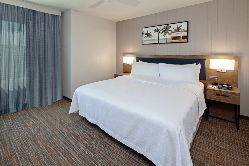 SUITE, KING BED, ACCESSIBLE
