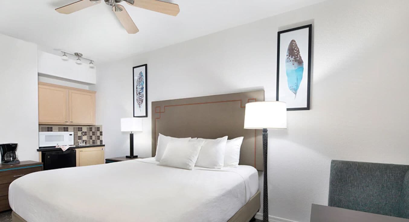 STUDIO, KING BED