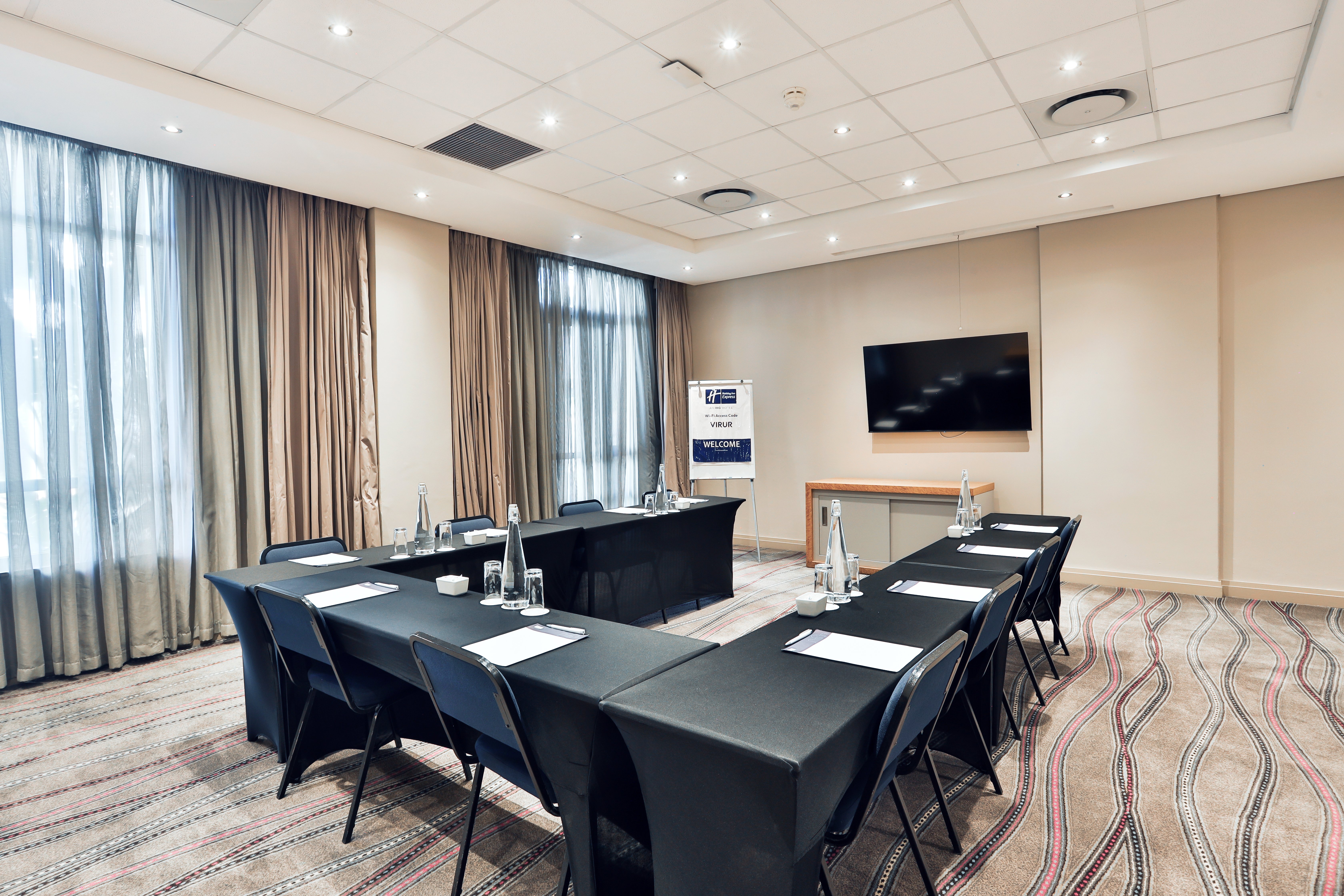 HOLIDAY INN EXPRESS DURBAN - UMHLANGA 69/83