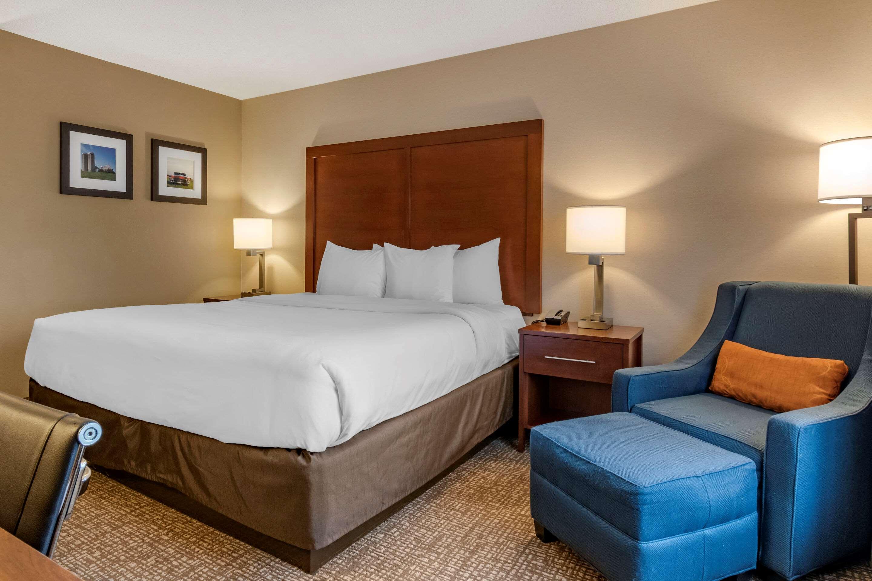 ROOM, KING BED